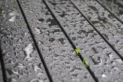 Suoja-aineella käsitelty terassi