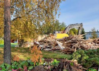 Haapajärven Vuokratalot sai ARAlta purkuavustusta vuokratalojen purkamiseen. Purkutalon paikalle rakennettiin tilaelementtipäiväkoti. 