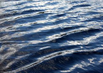 Water surface, photo Roine Piirainen, Kuvia Suomesta.