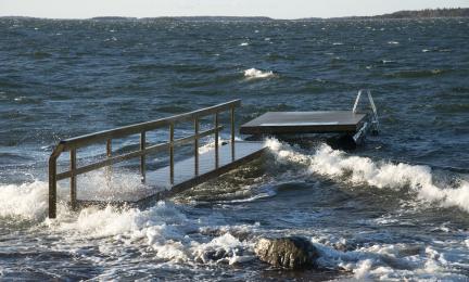 Laituri myrskyssä.