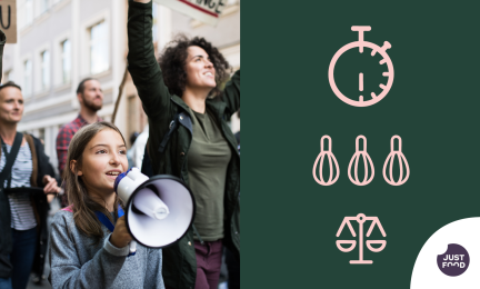 Ihmisiä mielenosoituksessa.