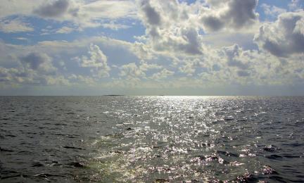 Avointa vettä ja pilviä.