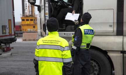 Myndigheterna kontrollerar avfallsöverföringshandlingarna.