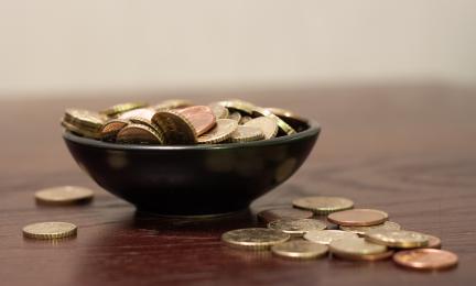 Kulhollinen kolikoita